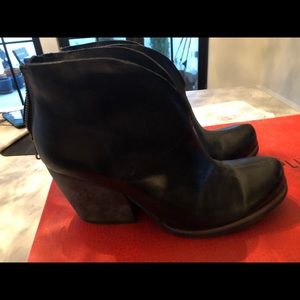 Kirk-Ease black boots